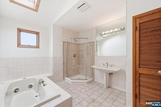 5 Lexington Avenue, Wallington, NJ 07057