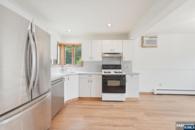 5 Lexington Avenue, Wallington, NJ 07057