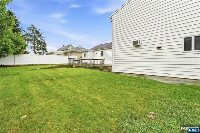 5 Lexington Avenue, Wallington, NJ 07057