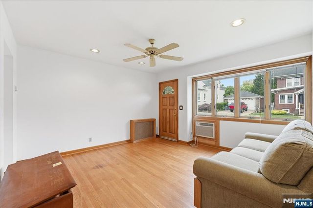 5 Lexington Avenue, Wallington, NJ 07057