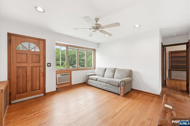 5 Lexington Avenue, Wallington, NJ 07057