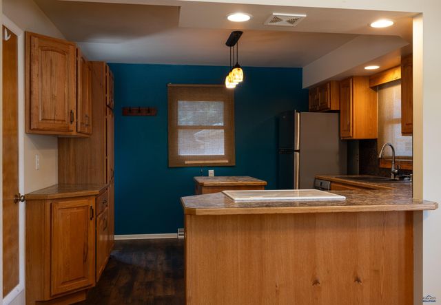 2611 LAWNDALE DR, Rapid City, SD 57702