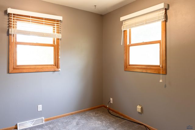 2611 LAWNDALE DR, Rapid City, SD 57702