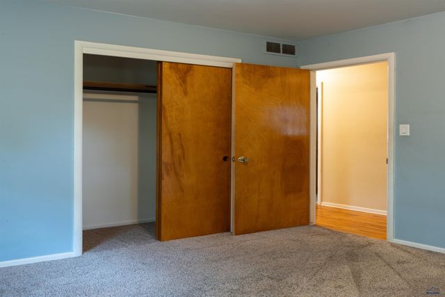 2611 LAWNDALE DR, Rapid City, SD 57702