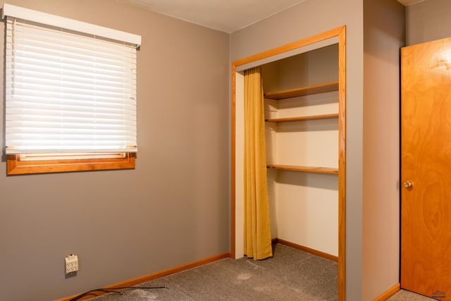 2611 LAWNDALE DR, Rapid City, SD 57702