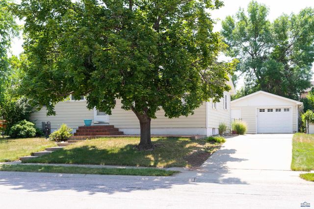 2611 LAWNDALE DR, Rapid City, SD 57702