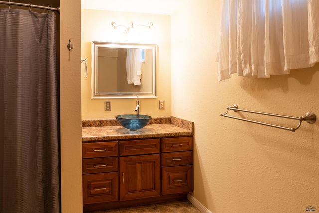 2611 LAWNDALE DR, Rapid City, SD 57702