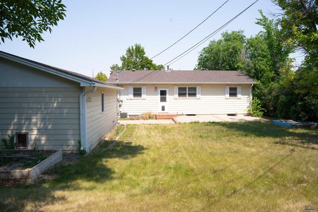2611 LAWNDALE DR, Rapid City, SD 57702