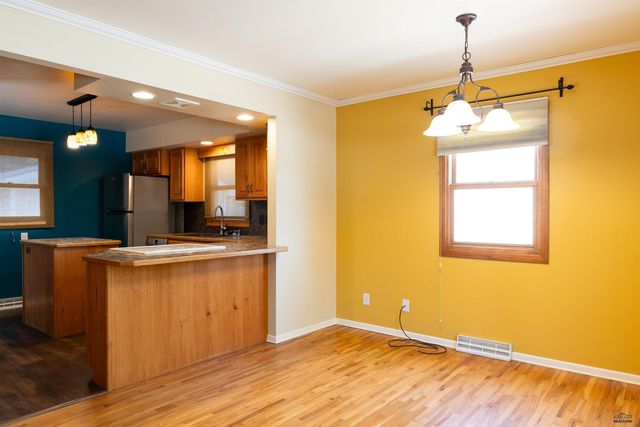 2611 LAWNDALE DR, Rapid City, SD 57702