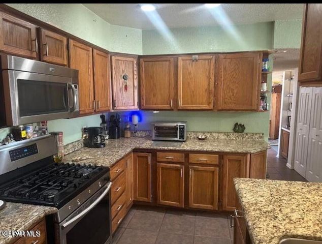 3620 ALDERWOOD MANOR Drive, Horizon City, TX 79928