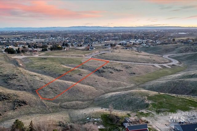 8122 Quail Hollow Dr, Middleton, ID 83644