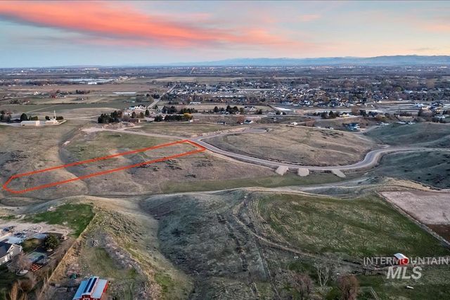 8122 Quail Hollow Dr, Middleton, ID 83644