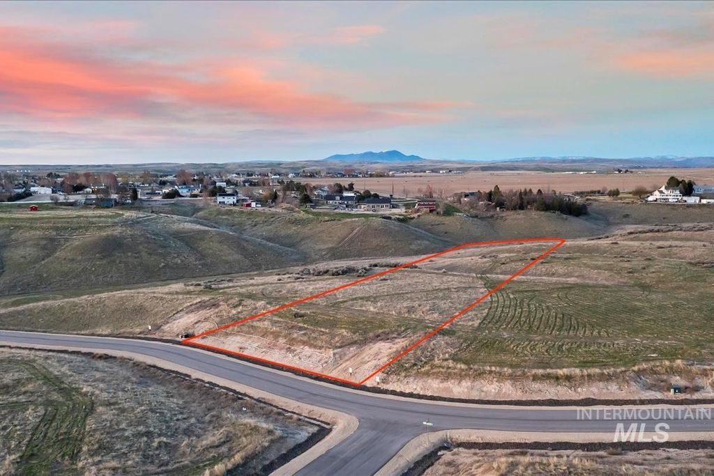 8122 Quail Hollow Dr, Middleton, ID 83644