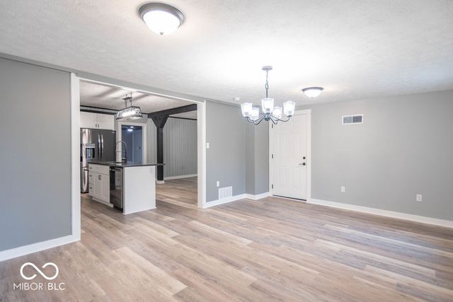 1649 W County Road 100 N, Greencastle, IN 46135