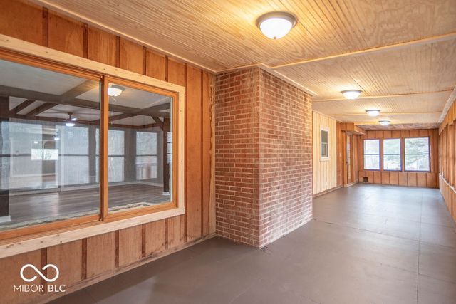 1649 W County Road 100 N, Greencastle, IN 46135