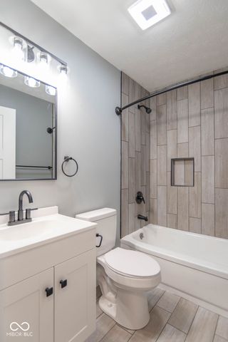 1649 W County Road 100 N, Greencastle, IN 46135