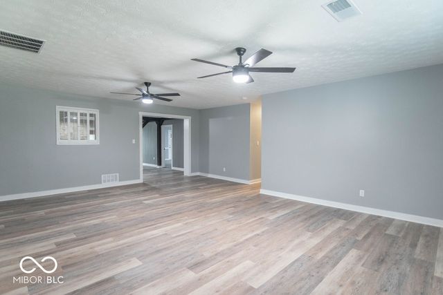 1649 W County Road 100 N, Greencastle, IN 46135