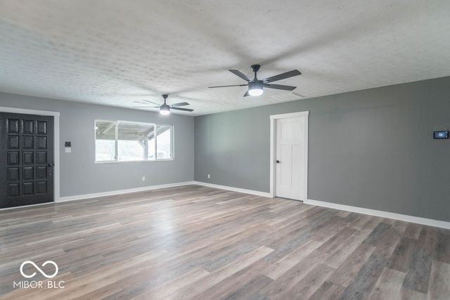 1649 W County Road 100 N, Greencastle, IN 46135