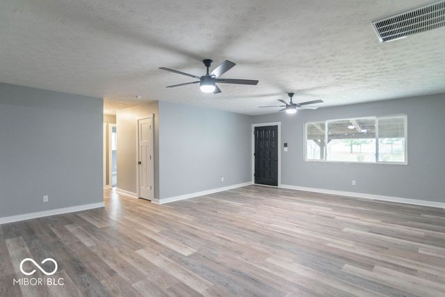 1649 W County Road 100 N, Greencastle, IN 46135