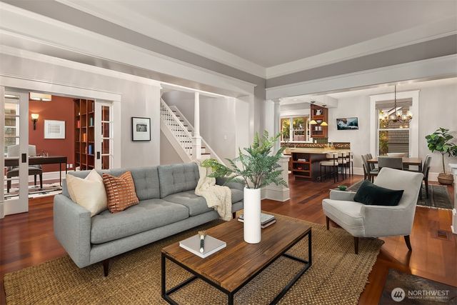 721 18th Avenue E, Seattle, WA 98112