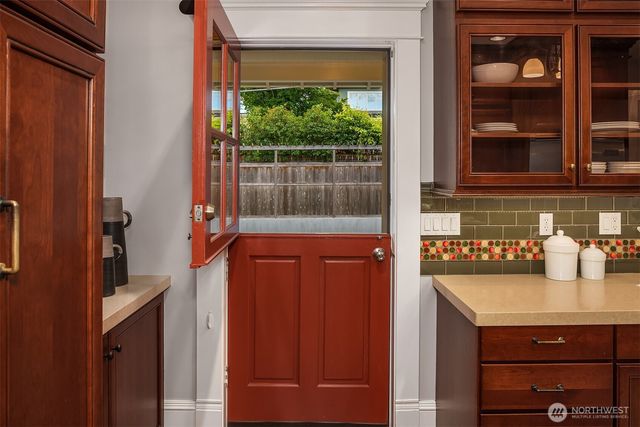 721 18th Avenue E, Seattle, WA 98112