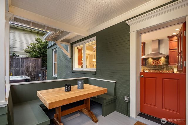 721 18th Avenue E, Seattle, WA 98112