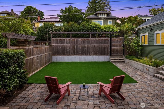 721 18th Avenue E, Seattle, WA 98112