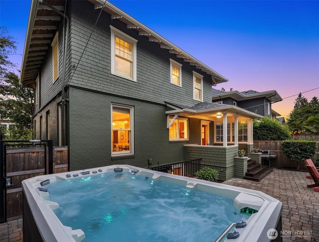 721 18th Avenue E, Seattle, WA 98112