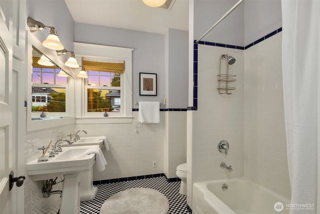 721 18th Avenue E, Seattle, WA 98112
