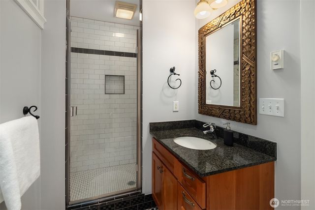 721 18th Avenue E, Seattle, WA 98112
