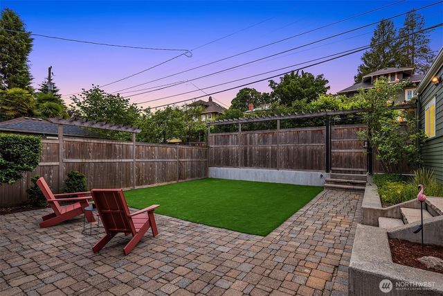 721 18th Avenue E, Seattle, WA 98112