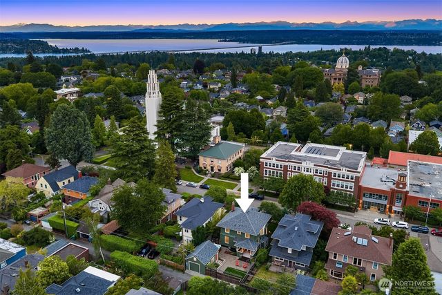 721 18th Avenue E, Seattle, WA 98112