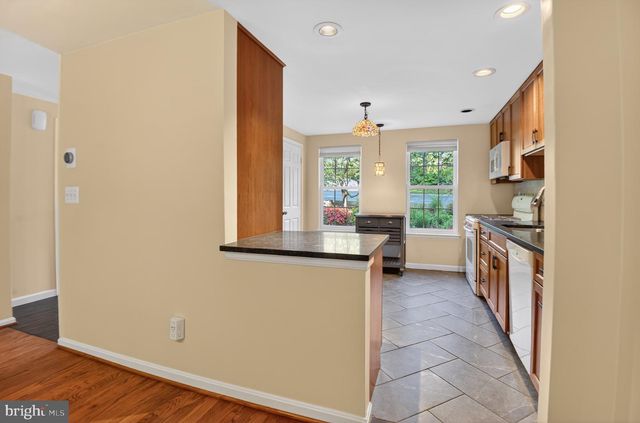 8923 PARK FOREST DR, Springfield, VA 22152