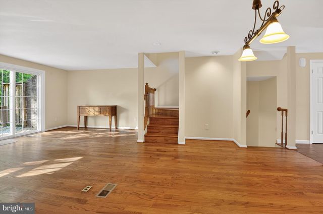 8923 PARK FOREST DR, Springfield, VA 22152