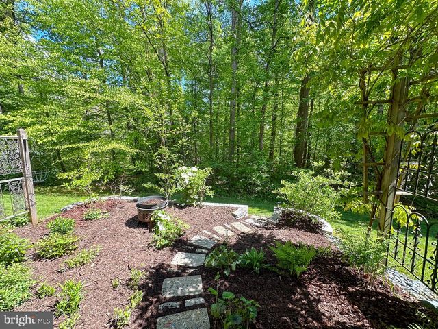 8923 PARK FOREST DR, Springfield, VA 22152