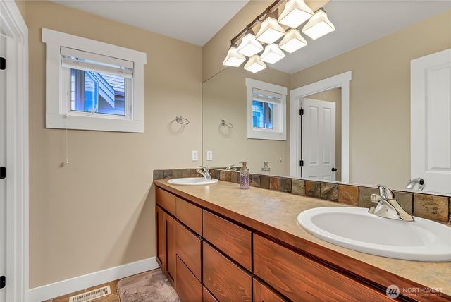 6408 86th Avenue W, University Place, WA 98467