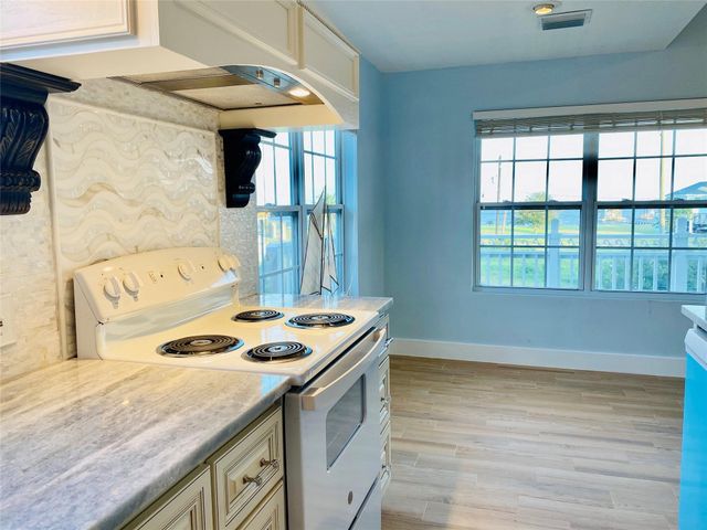 1578 Railroad Avenue, San Leon, TX 77539