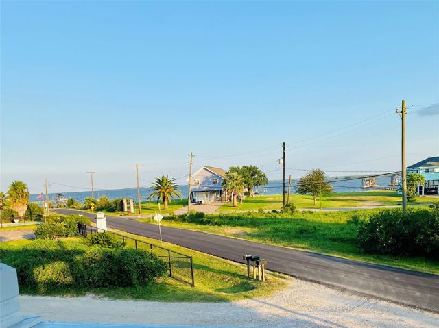 1578 Railroad Avenue, San Leon, TX 77539