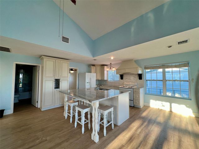 1578 Railroad Avenue, San Leon, TX 77539