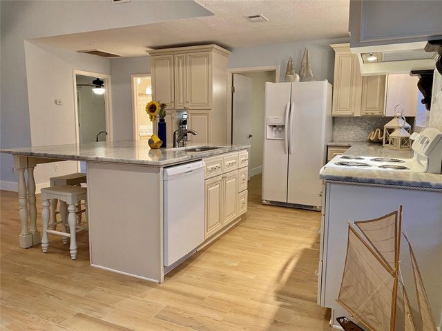 1578 Railroad Avenue, San Leon, TX 77539