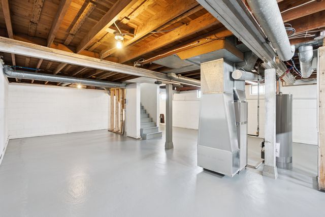 2480 Hwy 30, Dewitt, IA 52742