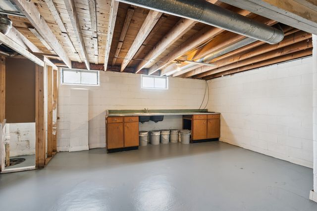 2480 Hwy 30, Dewitt, IA 52742