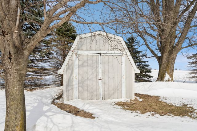 2480 Hwy 30, Dewitt, IA 52742