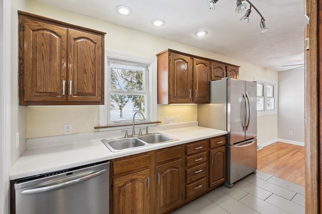 2480 Hwy 30, Dewitt, IA 52742