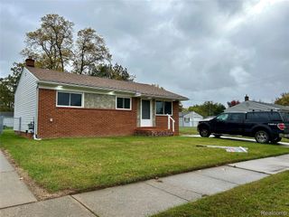 4863 Glenis Street, Dearborn Heights, MI 48125