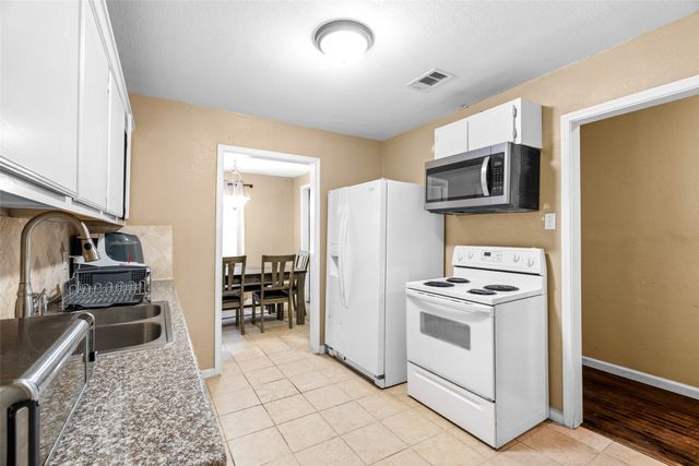 4427 Baldwin Street, Dallas, TX 75210
