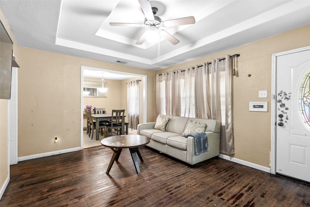 4427 Baldwin Street, Dallas, TX 75210