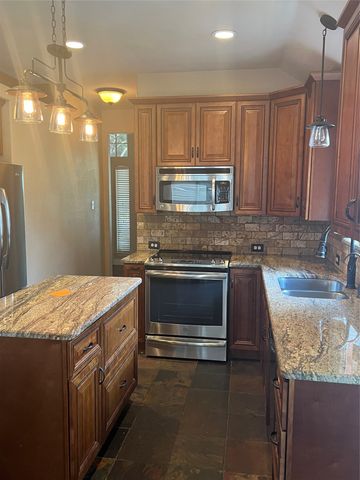 1216 Pleasant Oaks Drive, Lewisville, TX 75067