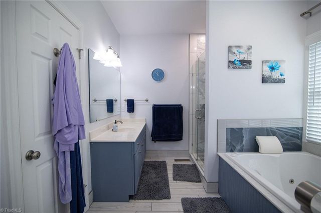 5367 Darwood Estate Lane, Winston-salem, NC 27106