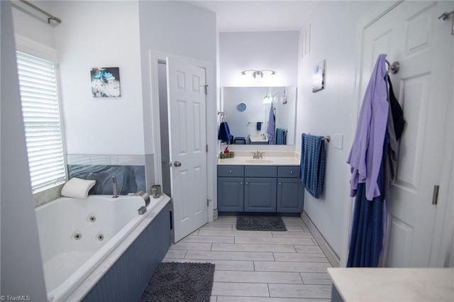 5367 Darwood Estate Lane, Winston-salem, NC 27106